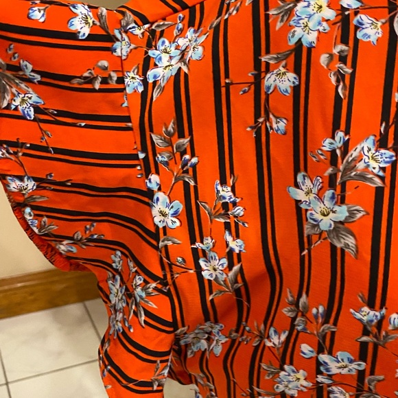 Blouse in Orange navy and light blue sbd white floral by ÁGAGI - Picture 4 of 8